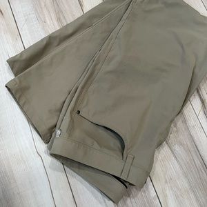 Mens like new Lululemon pants